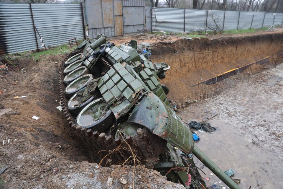 <span class="caption">An abandoned, damaged Russian tank in the Ukrainian city of Mariupol on April 13, 2022.</span> <span class="attribution"><a class="link " href="https://www.gettyimages.com/detail/news-photo/an-abandoned-damaged-russian-tank-in-the-ukrainian-city-of-news-photo/1239964401?adppopup=true" rel="nofollow noopener" target="_blank" data-ylk="slk:Leon Klein/Anadolu Agency via Getty Images;elm:context_link;itc:0;sec:content-canvas">Leon Klein/Anadolu Agency via Getty Images</a></span>