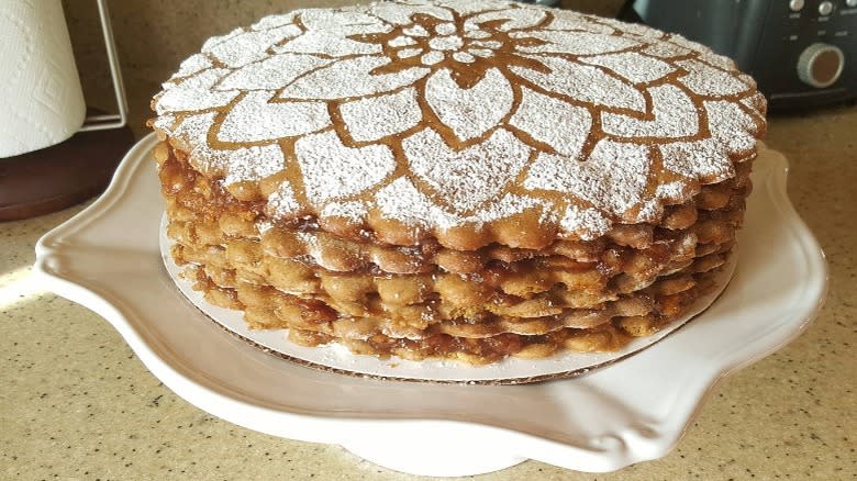 Apple stack cake with sugar