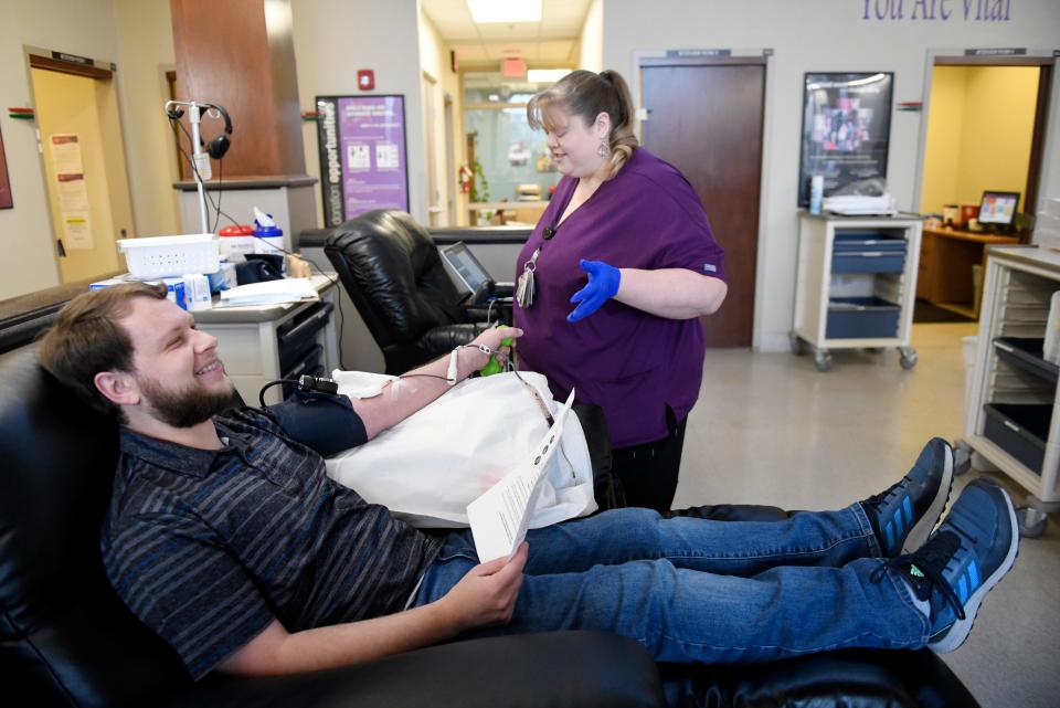 Alex Driggars receives instructions for giving blood by Shanna Smith, Wednesday, Jan. 24, 2024, at Vitalant.