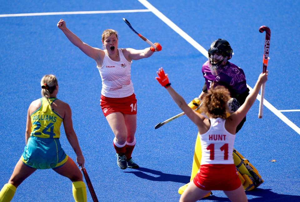 England’s Tess Howard (centre) celebrates scoring the Commonwealth Games final winner against Australia (Joe Giddens/PA) (PA Wire)