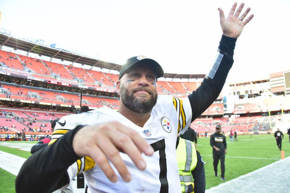 CLEVELAND, OHIO - OCTOBER 31: Quarterback Ben Roethlisberger #7 of the Pittsburgh Steelers waves to the fans after the Steelers defeated the Cleveland Browns 15-10 at FirstEnergy Stadium on October 31, 2021 in Cleveland, Ohio. (Photo by Jason Miller/Getty Images)