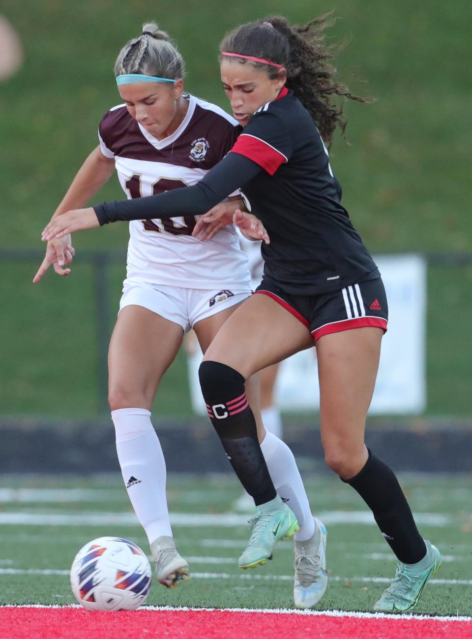 Stow's Mallory Fischer, left, battles Kent's Lea Parham for posession on Monday, Sept. 19, 2022 in Kent.
