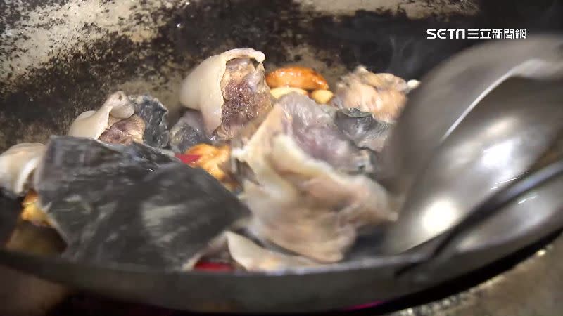 鱉料理從快炒到煮鍋都有，冬天更是常用來暖身。
