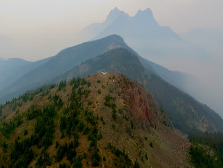 An aerial view of the Desolation lookout, with Mt. Hozomeen looming behind. <span>(Photo: Jim Henterly )</span>