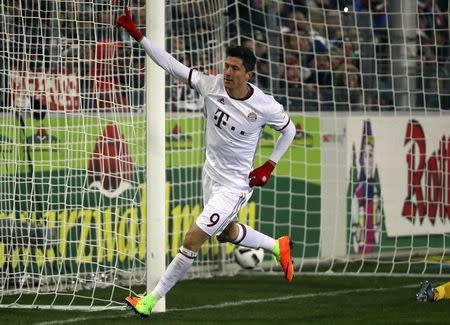 Football Soccer - SC Freiburg v FC Bayern Munich - German Bundesliga - Schwarzwald-Stadion, Freiburg, Germany - 20/01/17 - Bayern Munich's Robert Lewandowski celebrates after he scored. REUTERS/Kai Pfaffenbach