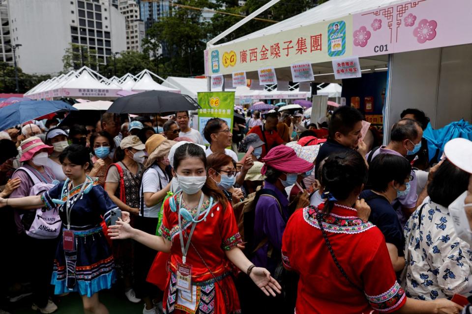 2023年6月3日，親中團體在香港歷年舉辦六四紀念活動的維多利亞公園辦了中國美食展。路透社