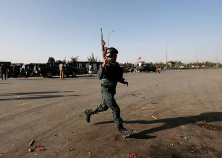 An Afghan policeman arrives at the site of a suicide attack in Kabul, Afghanistan September 5, 2016. REUTERS/Mohammad Ismail