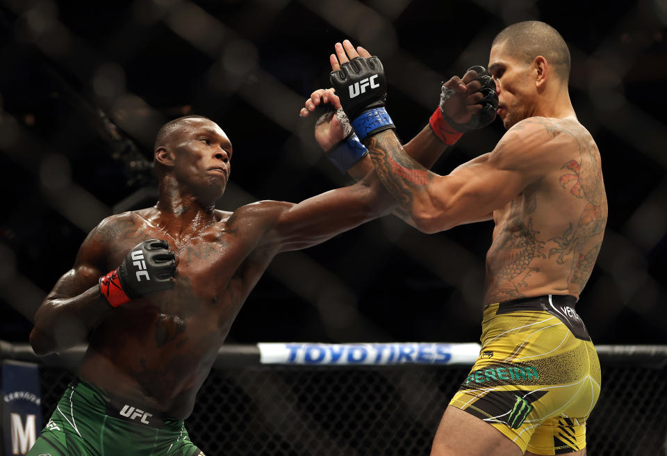 NEW YORK, NEW YORK – NOVEMBER 12: Alex Pereira battles Israel Adesanya during their Middleweight fight at UFC 281 at Madison Square Garden on November 12, 2022 in New York City. (Photo by Jamie Squire/Getty Images)