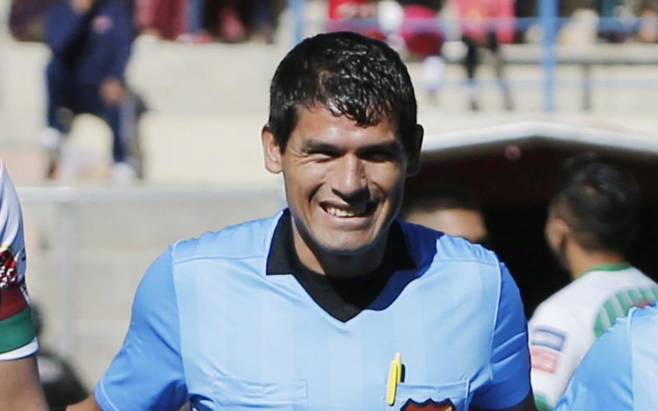 Bolivian referee Victor Hugo Hurtado poses at the start of Bolivia's first division football match between Always Ready and Oriente Petrolero - AFP