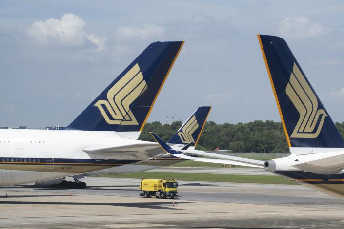 Singapore Airlines Ltd. aircraft at Changi Airport in Singapore, on Wednesday, March 30, 2022. (Ore Huiying/Bloomberg)