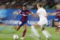 Barcelona's Esmee Brugts, left, in action during the women's Champions League quarterfinals, second leg, soccer match between FC Barcelona and SK Brann Kvinner at the Estadi Johan Cruyff in Barcelona, Spain, Thursday, March 28, 2024. (AP Photo/Joan Monfort)