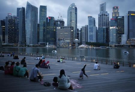 People wait to watch a laser light show along Marina Bay overlooking the central business district in the evening in Singapore May 28, 2014. REUTERS/Edgar Su