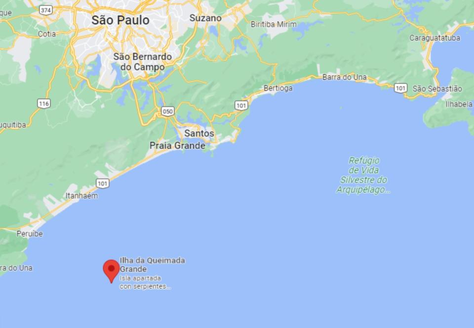 Posición de la Isla da Queimada Grande en el océano Atlántico, frente a la costa de Brasil. (Foto: Google Maps).