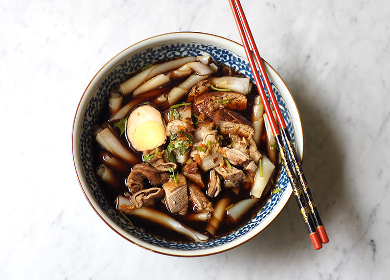 Relish well braised meats, offal and beancurd in this bowl of 'kway chap' offered at New Era Restaurant. — Pictures by Lee Khang Yi