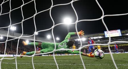 Britain Football Soccer - Crystal Palace v Arsenal - Premier League - Selhurst Park - 10/4/17 Crystal Palace's Luka Milivojevic scores their third goal from the penalty spot Action Images via Reuters / Matthew Childs Livepic