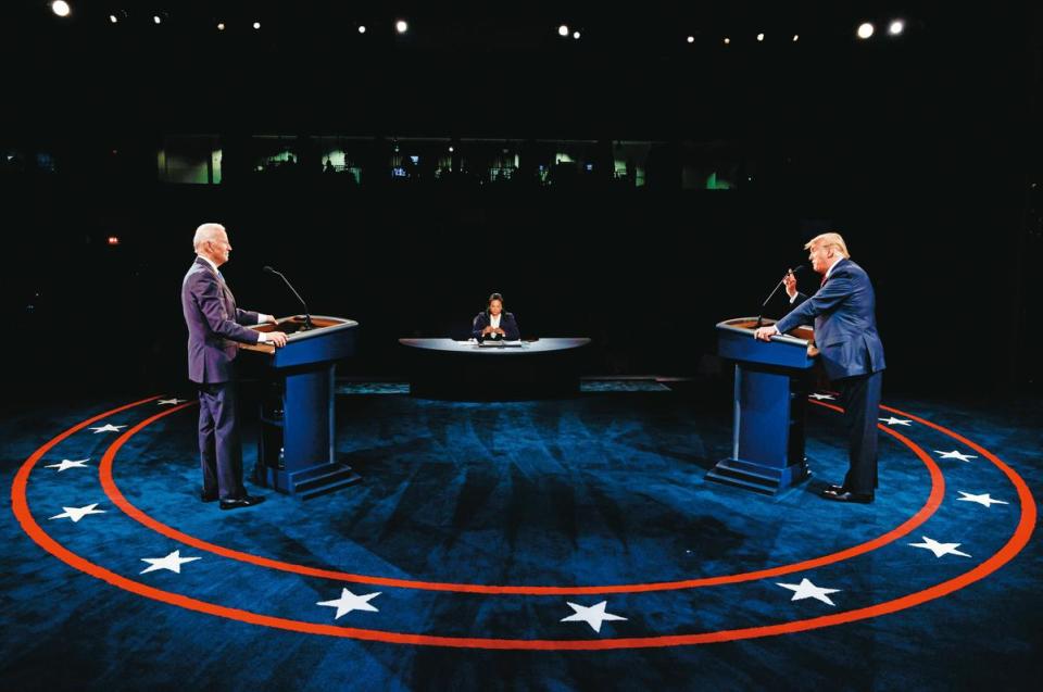 川普（右）和拜登（左）在總統大選辯論會針鋒相對。事實上，二大黨在經濟政策的差別很小。（達志影像）