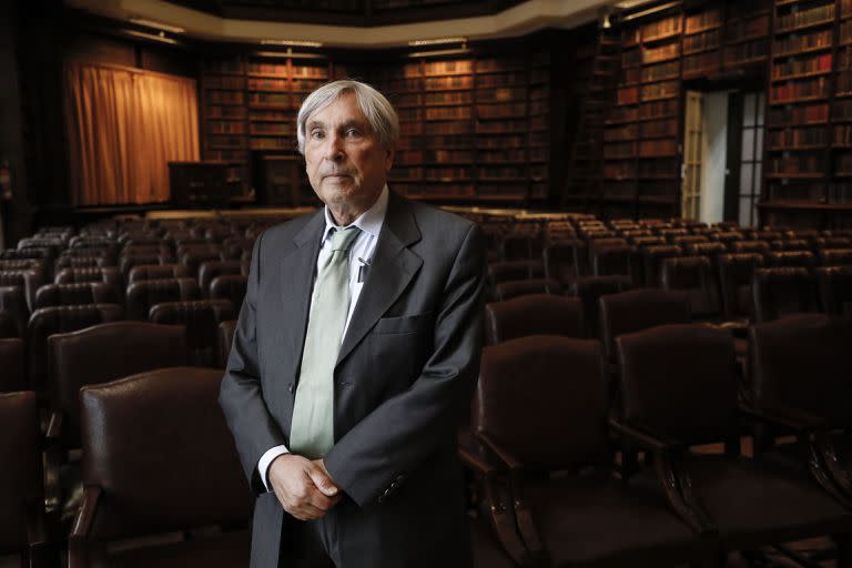 Patrice Debré, profesor emérito de la Universidad de La Soborna, en París