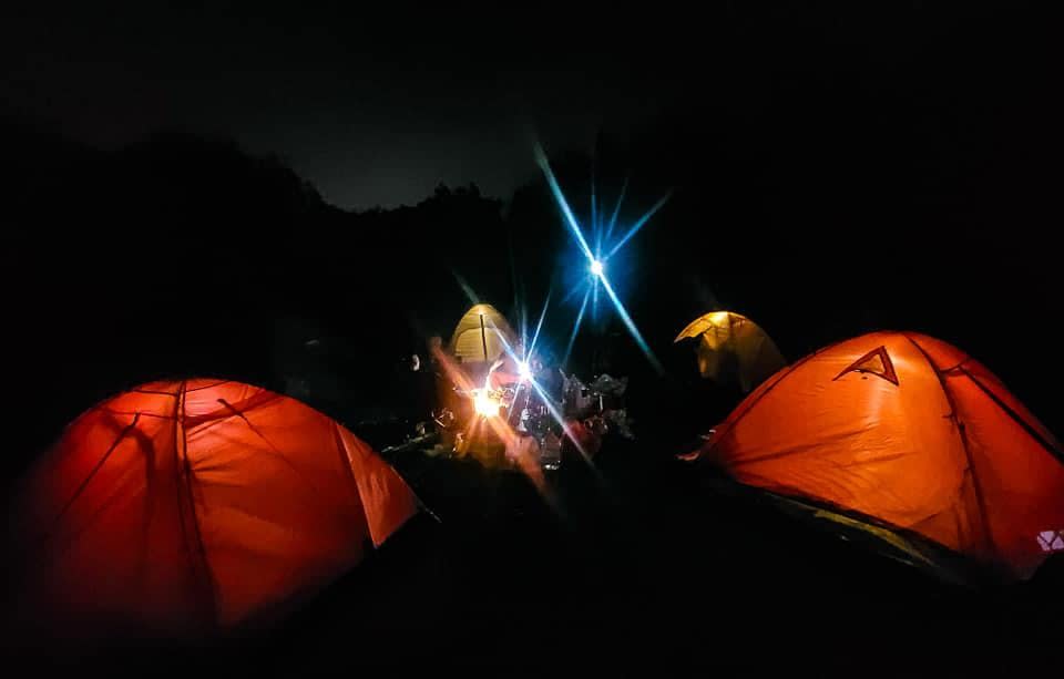 私營露營場地近年如雨後春筍般湧現，消委會搜集22個以不同方式提供露營服務的場地(元朗10個、大嶼山6個、上水4個、西貢及長洲各一)，發現只有約一成持有相關牌照，亦有一些聲稱提供「豪華露營」服務的場地，沒提供第三者保險。(資料圖片)