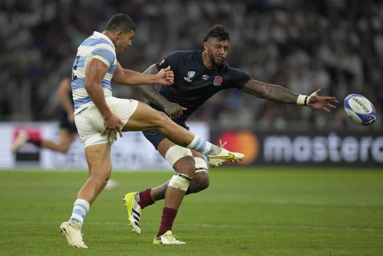 Los Pumas llegaron al try, pero fue anulado por knock on de Thomas Gallo antes de apoyar el balón