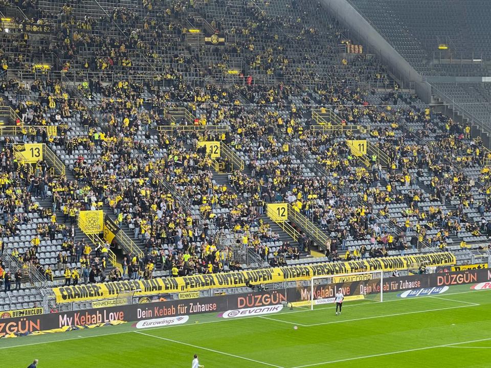 Brisantes Banner! BVB-Fans machen Ärger Luft