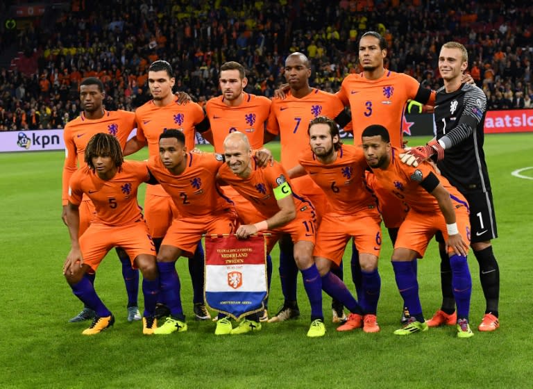 Netherlands' players pose for a photo prior to their FIFA 2018 World Cyp qualifier match against Sweden, at the Amsterdam Arena, on October 10, 2017