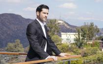 Was zur Hölle! Das dachten sich wohl viele Bingewatcher, als die charmante und gleichsam durchtriebene Hauptfigur von "Lucifer" 2016 die Watchlists eroberte. Der gleichnamige Titelheld (Tom Ellis) hat das Höllenfeuer hinter sich gelassen und sich aus dem Staub gemacht, um sich stattdessen in Los Angeles niederzulassen. Dort betreibt er einen Nachtklub - und nimmt sich, was er will. (Bild: Amazon Prime Video)