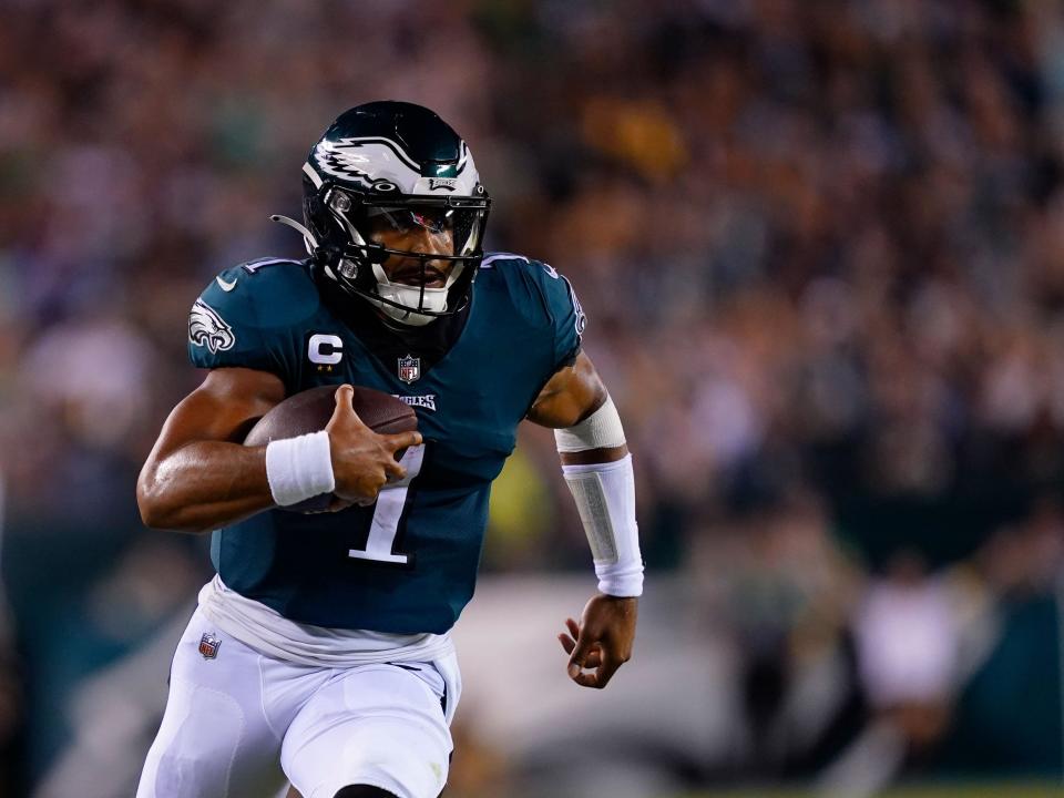 Jalen Hurts runs with the ball against the Minnesota Vikings.