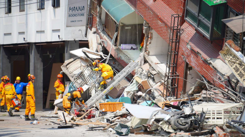 花蓮地震現場救災狀況。（圖／立委傅崑萁辦公室提供）