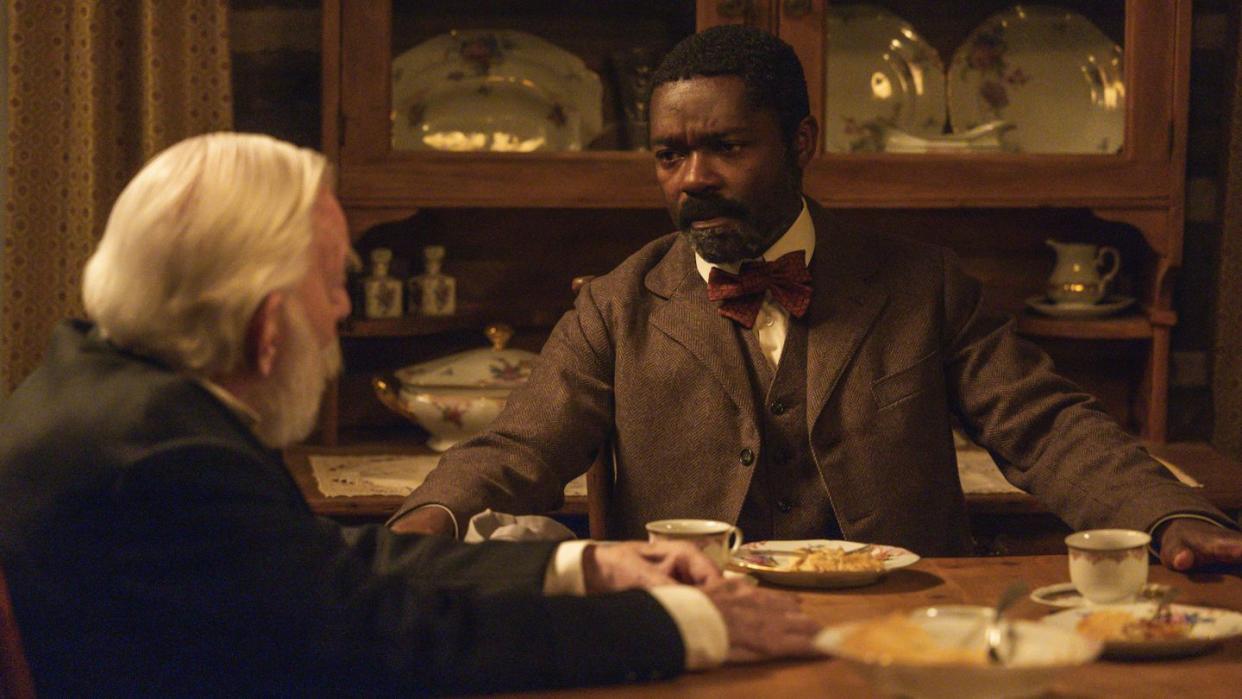 donald sutherland as judge parker and david oyelowo as bass reeves in lawmen bass reeves, episode 7, season 1, streaming on paramount, 2023 photo credit lauren smithparamount