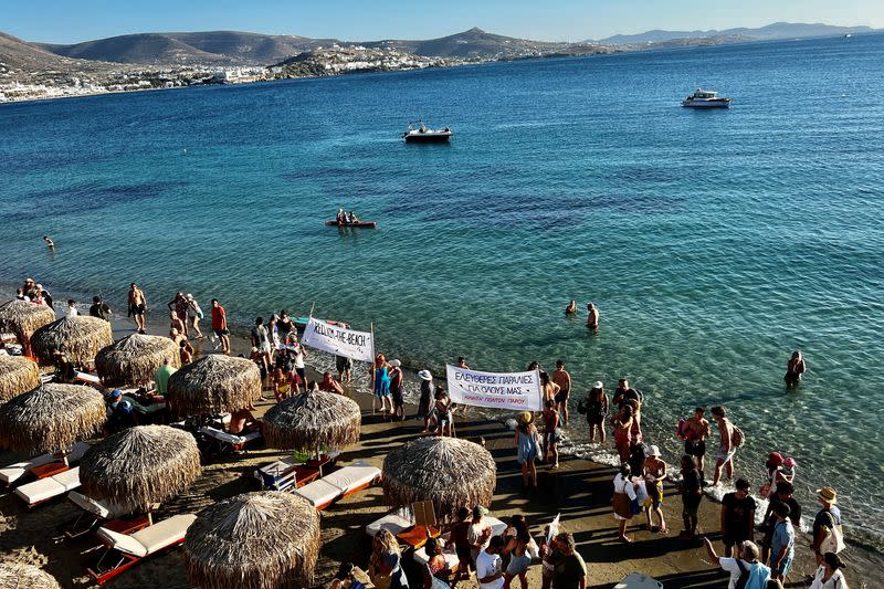 Greeks protest for free access to beaches