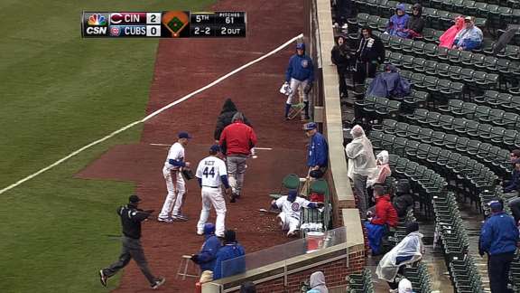 Darwin Barney survives violent crash into Wrigley Field bullpen