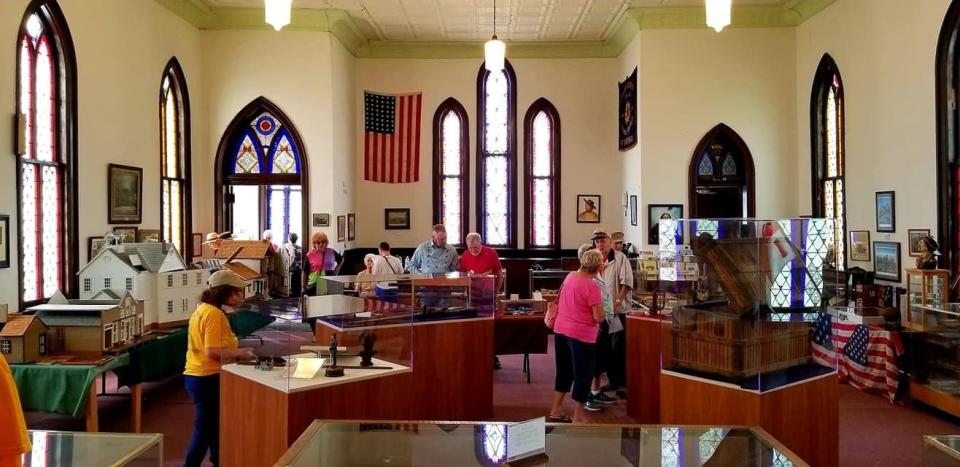 An overview shows the inside of the museum.