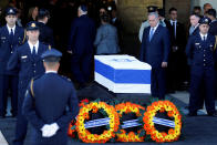 <p>Israeli Prime Minister Benjamin Netanyahu © stands next to the flag-draped coffin of former Israeli President Shimon Peres, as he lies in state at the Knesset plaza, the Israeli parliament, in Jerusalem on Sept. 29, 2016. (REUTERS/Amir Cohen)</p>