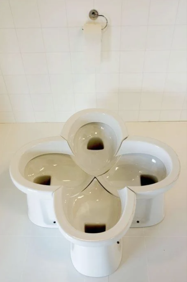 Four-unit, flower-shaped communal toilet design without dividers