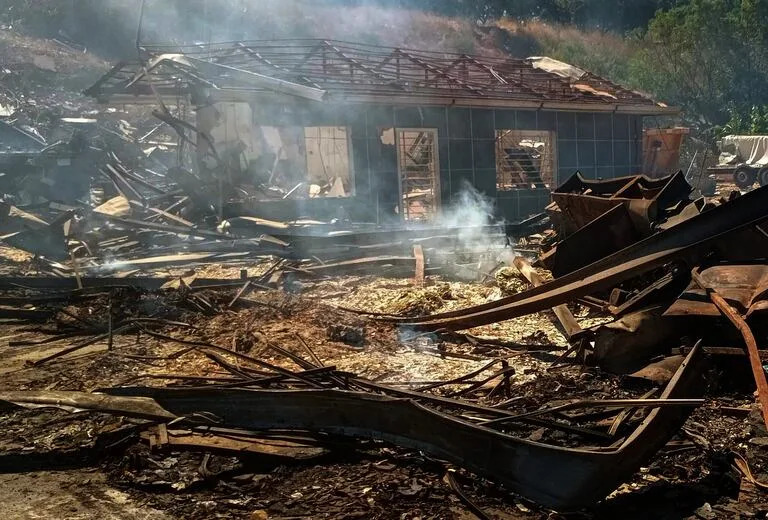 Escombros y destrucción causados por un ataque aéreo israelí en un barrio de la localidad de Saksakieh, al sur de la frontera entre Líbano e Israel.