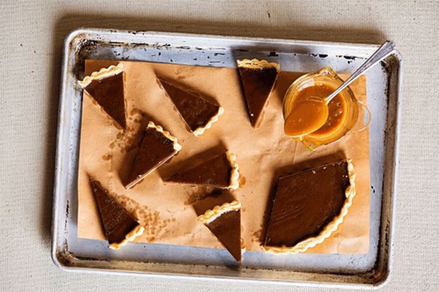 Chocolate tart with caramel sauce