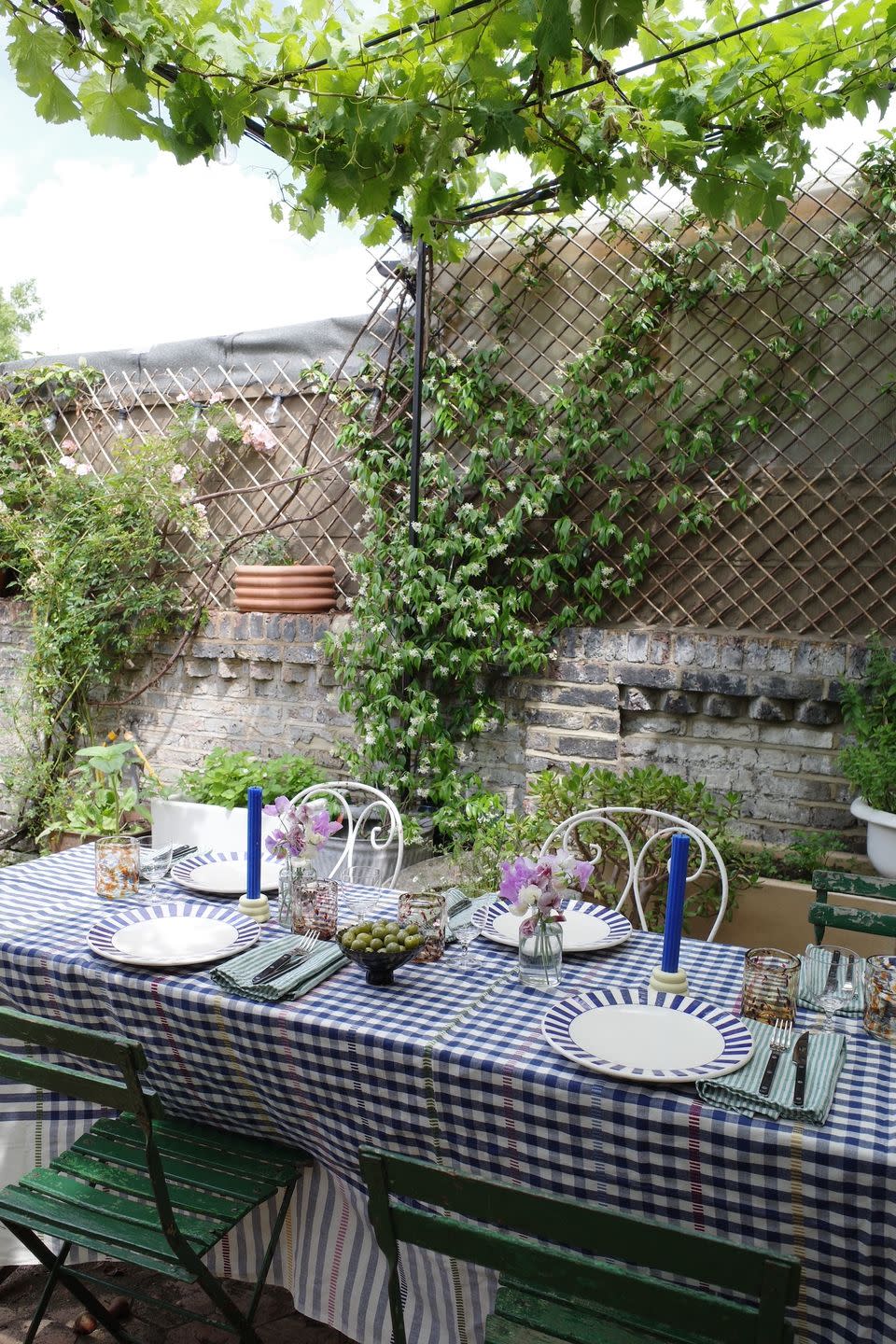 small garden tablescape by glassette