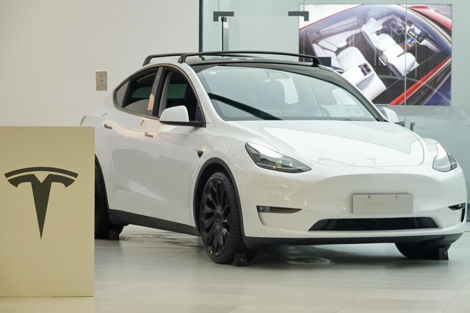 YANTAI, CHINA - MAY 5, 2023 - A Tesla Model Y is displayed at a Tesla store in Yantai, East China&#39;s Shandong province, May 5, 2023. On May 5, 2023, Tesla China raised the price of all models of new Model S and new Model X by 19,000 yuan. This is the latest price hike in the Chinese market after Tesla raised the price of its Model 3 and Model Y models by 2,000 yuan on May 2. (Photo credit should read CFOTO/Future Publishing via Getty Images)