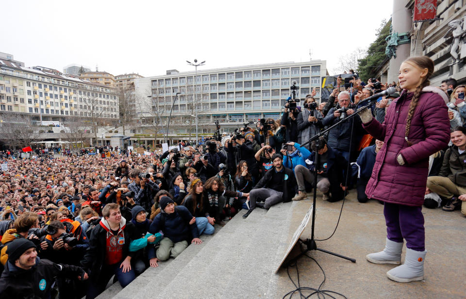 Miles de jóvenes siguen a Greta por todo el mundo. (Foto: REUTERS/Pierre Albouy)