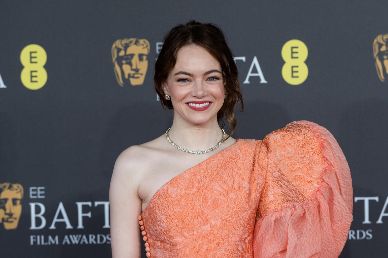 Emma Stone asiste a la ceremonia de los EE BAFTA Film Awards en el Royal Festival Hall de Londres, Reino Unido, el 18 de febrero de 2024. (El crédito de la foto debe ser Wiktor Szymanowicz/Future Publishing vía Getty Images)