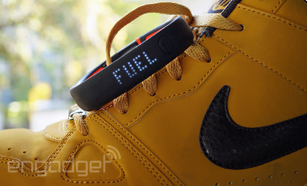 Exquisito Desde tomar el pelo Nike FuelBand SE review: more social features, much longer battery life |  Engadget