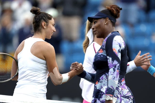 Serena Williams shakes hands with Sara Sorribes Tormo after the match