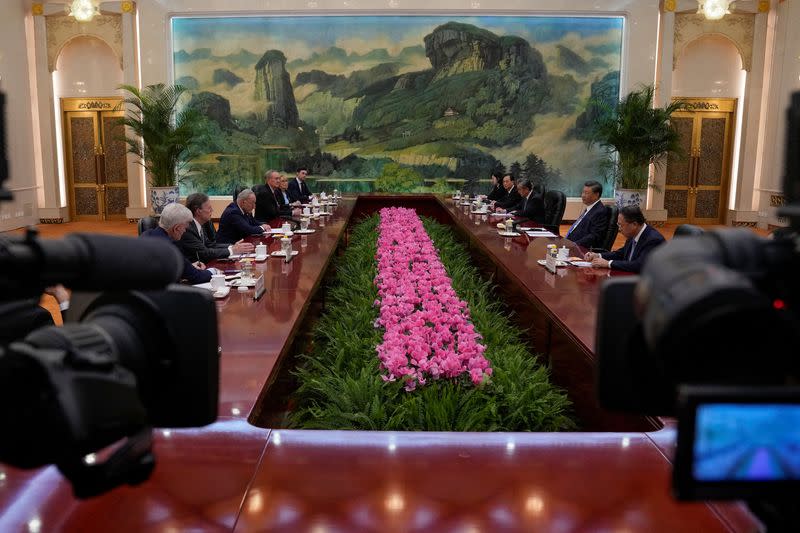 U.S. senators visit Beijing