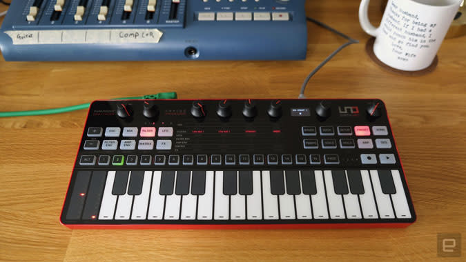 IK Multimedia Uno Synth