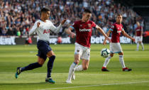 Soccer Football - Premier League - West Ham United v Tottenham Hotspur - London Stadium, London, Britain - October 20, 2018 West Ham's Declan Rice in action with Tottenham's Erik Lamela REUTERS/David Klein