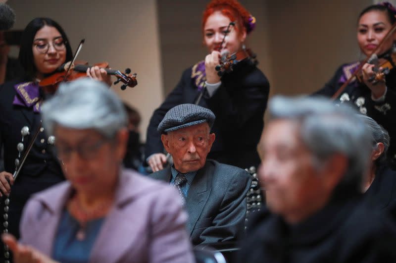 Mariachis fire up fading memories of Mexican Alzheimer patients