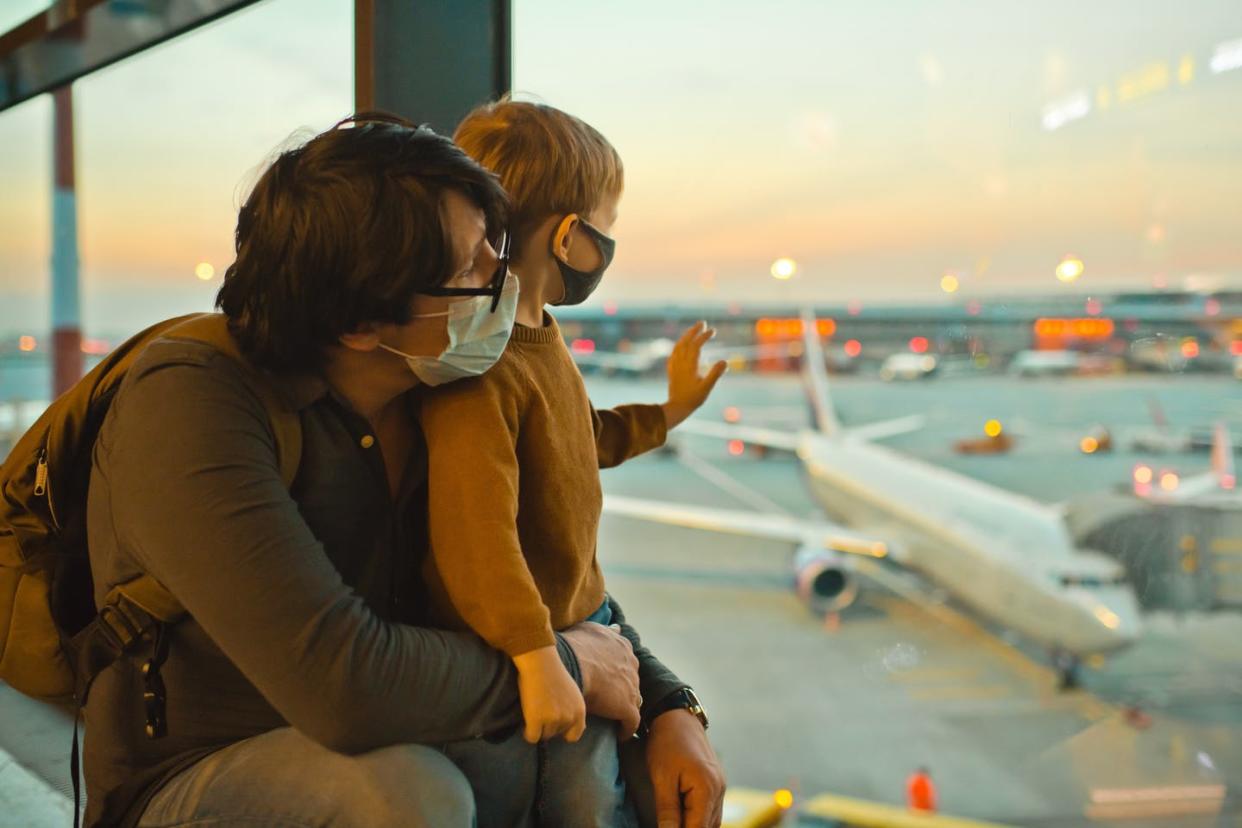 <span class="caption">The requirement to wear masks in airports lowers the risk of air travel.</span> <span class="attribution"><a class="link " href="https://www.gettyimages.com/detail/photo/family-in-protective-face-masks-in-airport-during-royalty-free-image/1284745836?adppopup=true" rel="nofollow noopener" target="_blank" data-ylk="slk:ArtMarie/E+ via Getty Images;elm:context_link;itc:0;sec:content-canvas">ArtMarie/E+ via Getty Images</a></span>