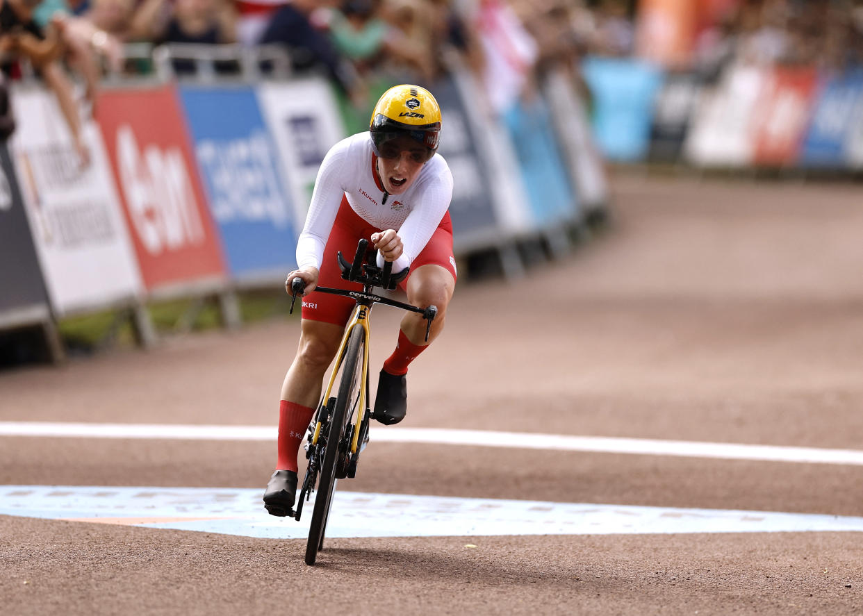 Commonwealth Games - Cycling - Women's Individual Time Trial - Final - West Park, Wolverhampton, Britain - August 4, 2022 England's Anna Henderson in action crossing the finish line REUTERS/Jason Cairnduff