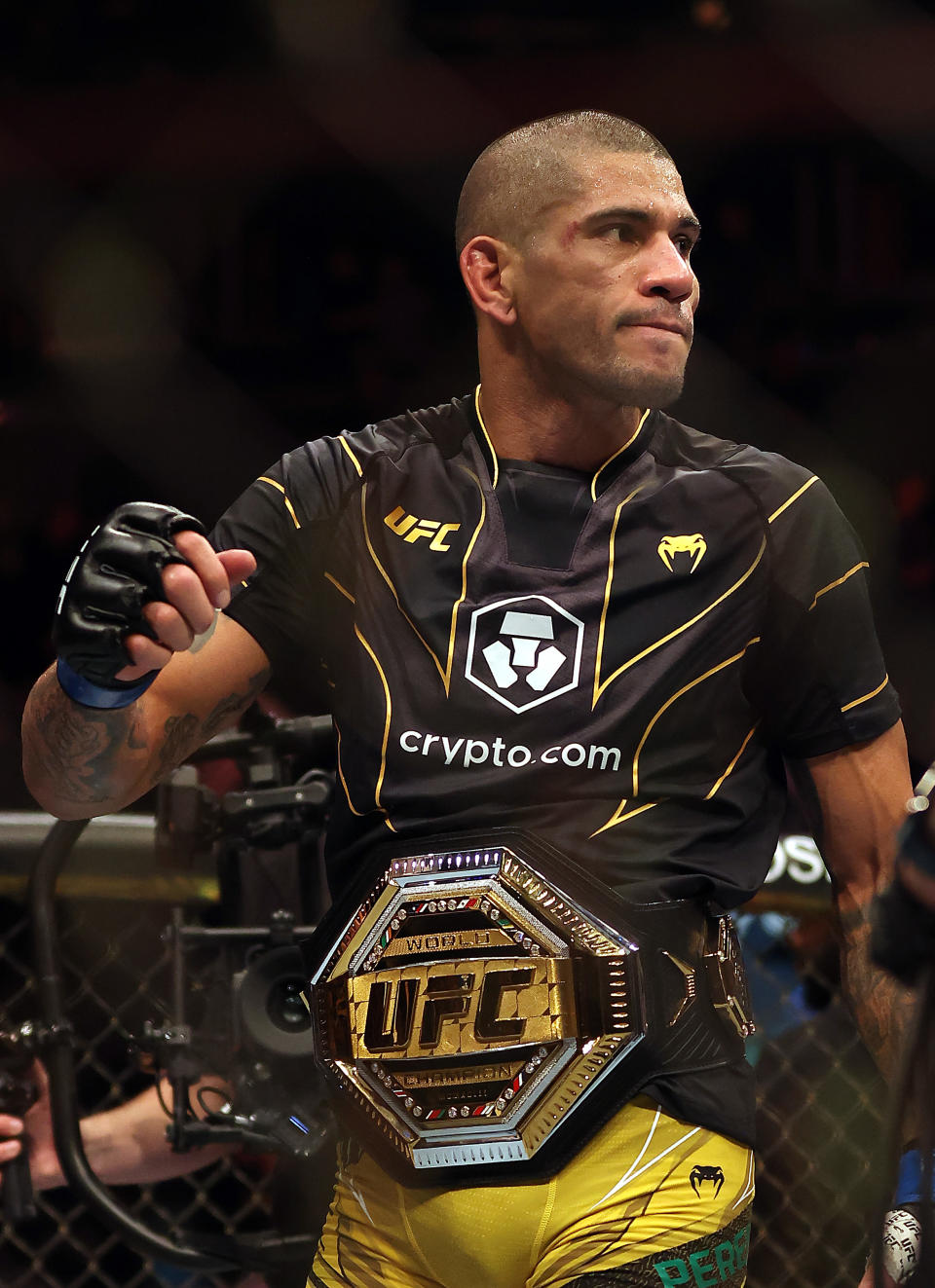 NEW YORK, NEW YORK – NOVEMBER 12: Alex Pereira walks out of the octagon after defeating Israel Adesanya during the 5th round of their Middleweight fight at UFC 281 at Madison Square Garden on November 12, 2022 in New York City. (Photo by Jamie Squire/Getty Images)