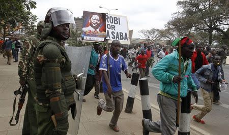 Supporters of Kenya's opposition Coalition for Reforms and Democracy (CORD) run along the streets before their "Saba Saba Day" rally demanding dialogue with the government, at the Uhuru park grounds in the capital Nairobi July 7, 2014. REUTERS/Thomas Mukoya